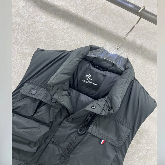 Moncler tongass down field vest - black - Picture 6 of 10